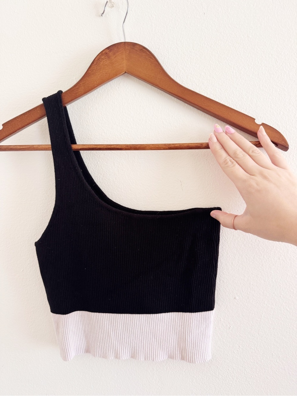 Forever 21 Black and White One-Shoulder Ribbed Colorblock Crop Top XS
